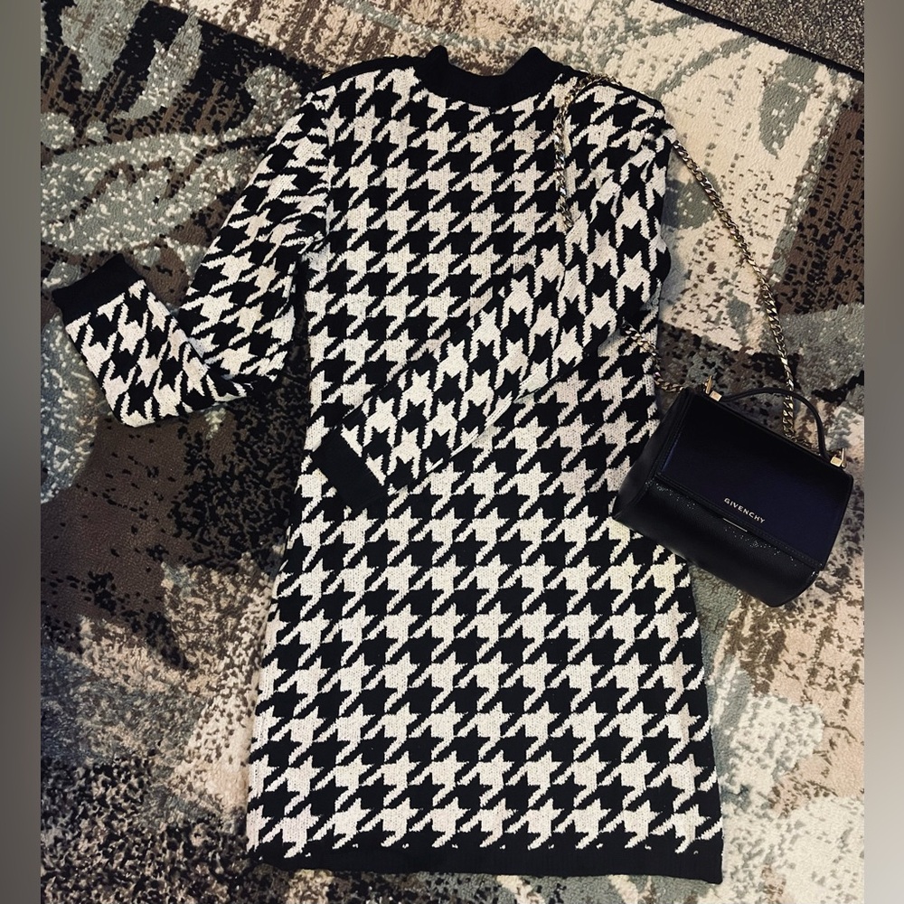 Women’s Size Medium Express Houndstooth Sweater Dress